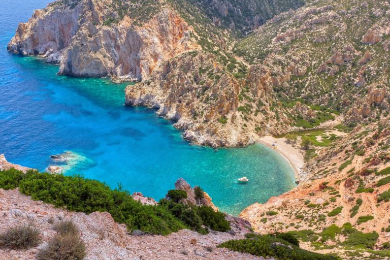 Classy 8-Day Cyclades Yacht Charter Itinerary: Unspoiled Islands